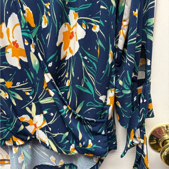 West K Faux Wrap Top, Blue and Yellow Floral, V Neck, 3/4 Sleeves, Size L - Picture 4 of 8
